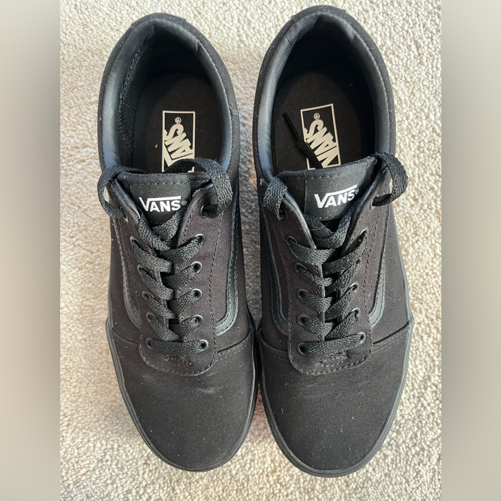 Vans Black Low-Top Canvas Sneakers size 6 youth